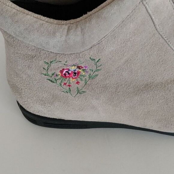 Beacon Suede Embroidered Booties – Taupe – Anti-Shock – W 8.5 - Picture 10 of 12